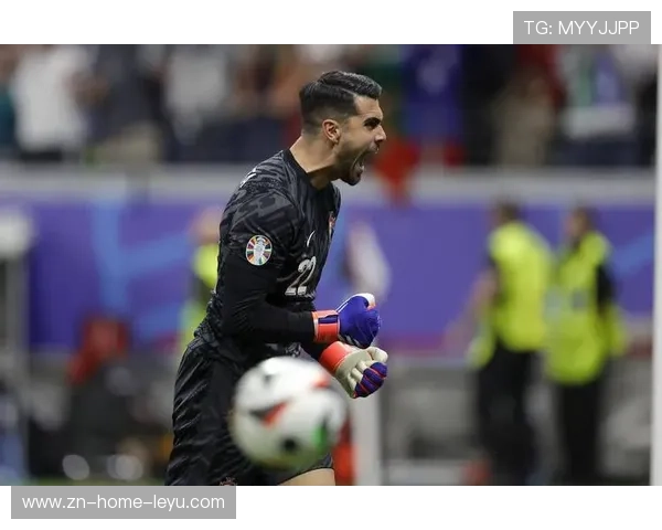 迪奥戈·科斯塔在对阵斯洛文尼亚的比赛中扑出三粒点球，创欧洲杯纪录。