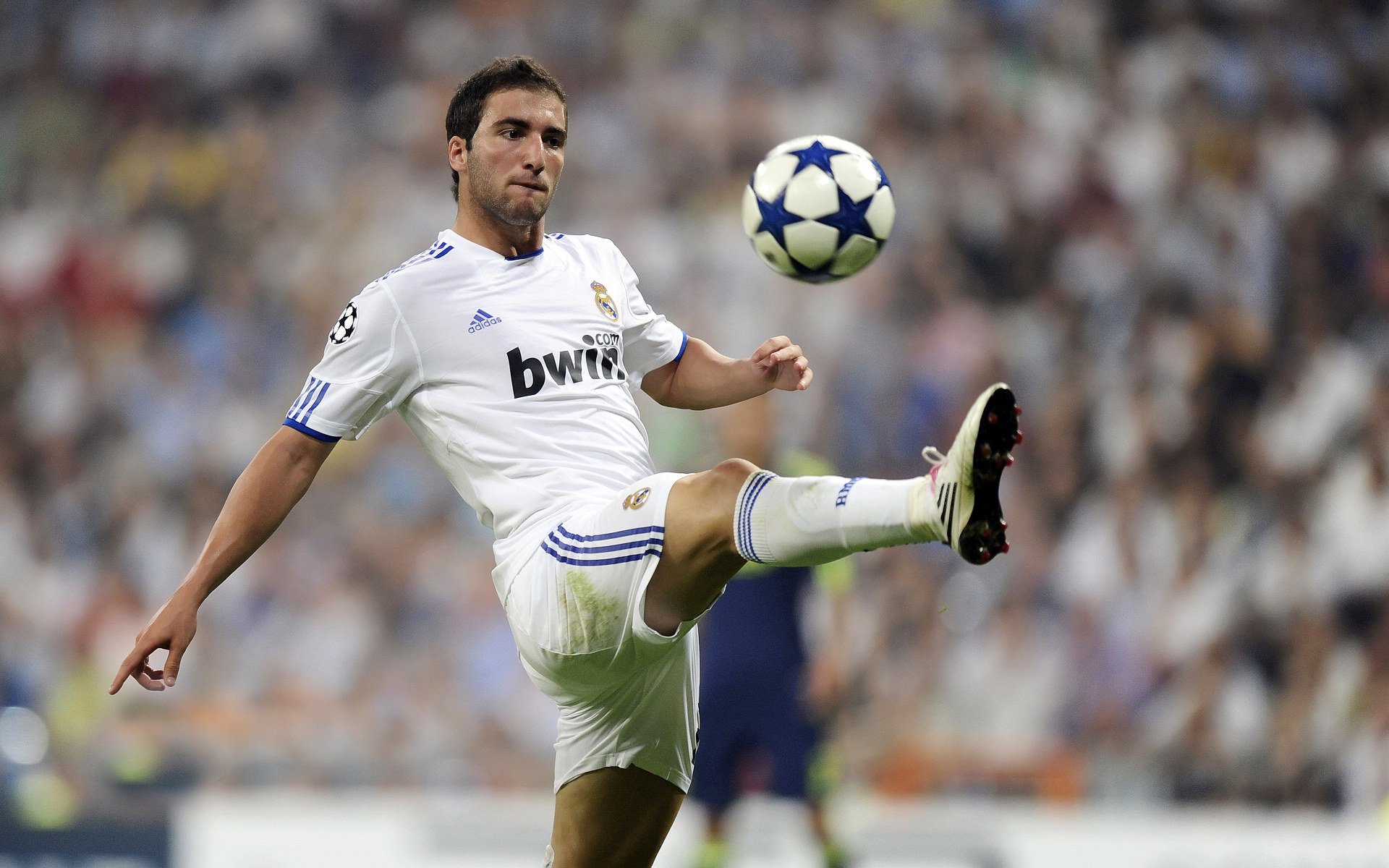 乐鱼体育在线登陆-那不勒斯攻守均衡体现团队战术执行，那不勒斯实力如何